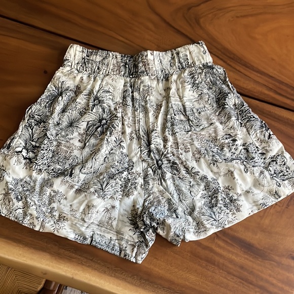 H&M high waist print short size 2/Xs - Picture 2 of 3